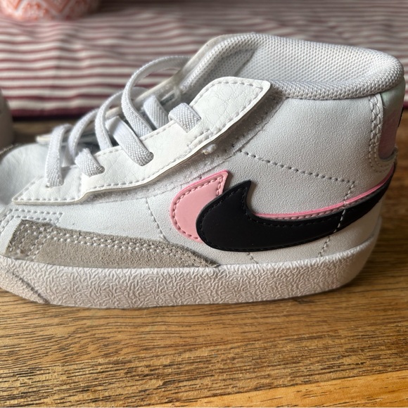 Kids Nike Blazer Mid '77 SE Double Swoosh White Arctic Punch Pink Shoes Size 8c - Picture 2 of 16